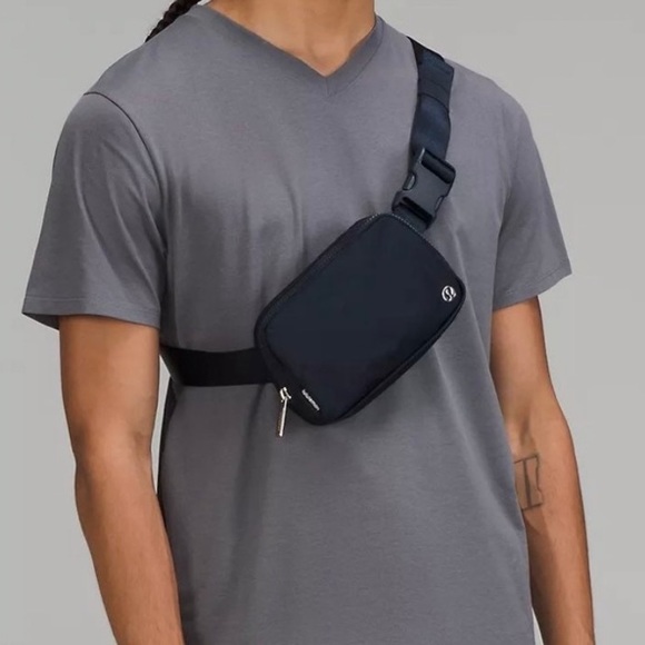 NEW Lululemon Everywhere Belt Bag Black - Picture 13 of 17